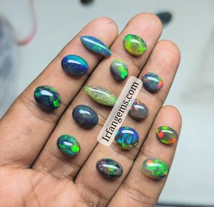 Magnifique opale noire éthiopienne Welo, pierres précieuses opales brillantes et arc-en-ciel, formes variées, cabochon d'opale noire éthiopienne, cadeau pour elle - Product Image 4