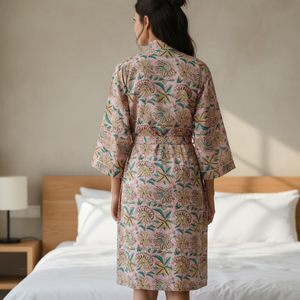 Kimono de Algodón Floral Morado Claro Premium |   Bata de dormir de manga larga con cuello en V para mujer |   Bata Larga de Algodón Puro, Diseño Exclusivo - Product Image 4