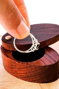 กล่องใส่แหวนไม้รักษ์โลก ทำจากไม้ธรรมชาติแท้ สไตล์เรียบง่าย สำหรับวินเทจ - Product Image 5