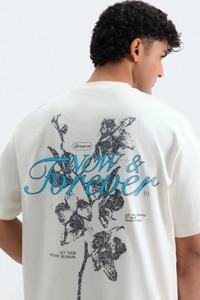 เสื้อยืดโอเวอร์ไซส์สีดำสำหรับผู้ชาย แขนสั้น คอกลม ผ้าฝ้ายเจอร์ซีย์ 100% ทรงลำลอง ความยาวปกติ น้ำหนัก 240 กรัม เป็นมิตรกับสิ่งแวดล้อม - Product Image 5