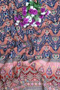 ผ้าเครปสีน้ำเงินกรมท่าพิมพ์ลายดอกไม้และลายเรขาคณิตแบบชาติพันธุ์ พร้อมขอบตกแต่งอย่างสวยงาม เหมาะสำหรับทำชุดคุर्ติ - Product Image 3