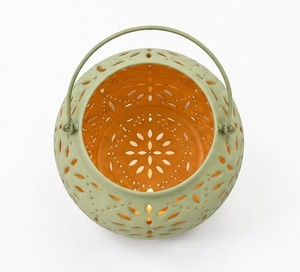 Revêtement en poudre vert de qualité supérieure lanterne suspendue en relief motif de fleur découpé lanterne en métal de Style classique lanterne décorative pour la maison - Product Image 3