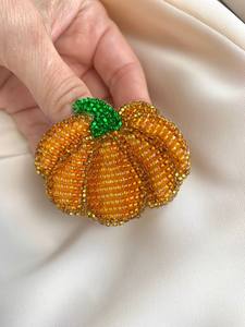 Broche de Manzana con Cuentas Hecho a Mano, Pin de Solapa, Accesorio de Moda de Lujo Ecológico para Prendas, Bordado Artesanal de Cristal Rojo, Blanco y Verde - Product Image 3