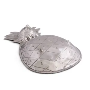 Assiette décorative en céramique artisanale en forme d'ananas avec motif végétal gravé pour vaisselle fantaisie de fête - Product Image 3