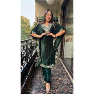 NUEVA LLEGADA DE TERCIOPELO BORDADO SECUENCIA TRABAJO KAFTAN CON PANT VERDE - Product Image 1