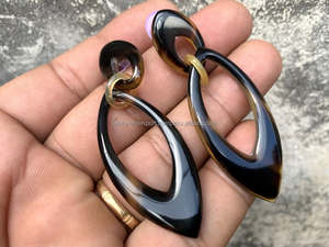 Boucle d'oreille créative en corne de buffle Produit fait à la main Brillant Poli Haute qualité Boucle d'oreille en corne de buffle Vente en gros Meilleures fournitures FWE - Product Image 3