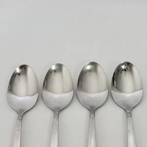 Cuillère de service élégante en acier inoxydable, couverts haut de gamme, parfaits pour les mariages, les dîners à la maison et les tables élégantes. - Product Image 2