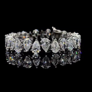 กำไลข้อมือเทนนิสทองคำขาว 14K ประดับเพชรทรงลูกแพร์เพาะเลี้ยงในห้องปฏิบัติการ ระดับความสะอาด VVS2 สี F ได้รับการรับรองจาก IGI เหมาะสำหรับทั้งชายและหญิง ใช้ในงานแต่งงาน - Product Image 1