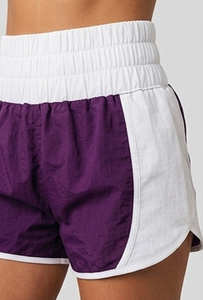 Shorts coupe-vent pour femmes/Shorts pour femmes de haute qualité personnalisés en nylon imperméable avec ceinture taille haute coupe basse - Product Image 3