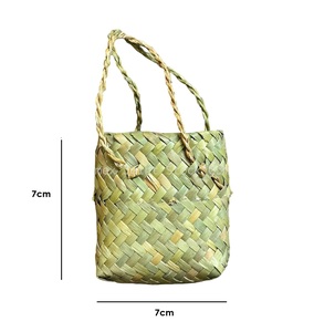 Sac fourre-tout tissé en jonc de mer, mini sac cadeau en lin Maori Kete 5-14cm, sacs en paille durables tissés à la main, vente en gros, exportation depuis l'usine du Vietnam - Product Image 1
