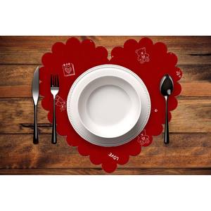 แผ่นรองจานรูปหัวใจผ้าฝ้ายพิมพ์ลายตามสั่งขายส่ง สีแดง สำหรับโต๊ะอาหาร - Product Image 4