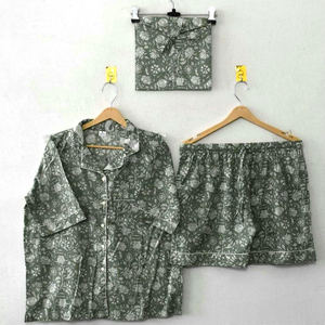 Ensemble de pyjama en coton à imprimé floral vert sauge, chemise à manches courtes boutonnée respirante et short confortable à cordon de serrage - Product Image 4