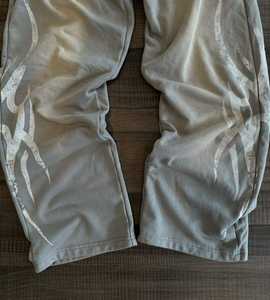 Pantalon de survêtement vintage personnalisé pour homme en molleton bouclette 100 % coton, taille élastique, coupe évasée, imprimé sérigraphié effet vieilli, effet pierre, pour l'hiver - Product Image 3