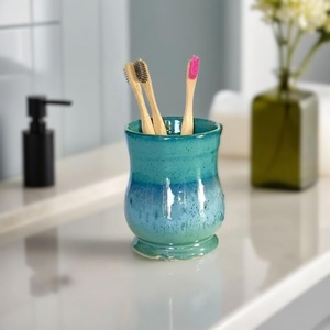ที่ใส่เครื่องครัวเซรามิกสีสันสดใส เคลือบเงาแบบ Reactive Glaze ผลิตจากสโตนแวร์ ทนความร้อนสูง ใช้งานได้ทนทาน จัดระเบียบห้องครัวอย่างมีสไตล์ - Product Image 2
