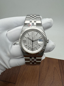 Montre mécanique automatique de haute qualité en acier inoxydable avec date, cadran texturé argenté, lunette cannelée, bracelet Jubilee, verre saphir - Product Image 2