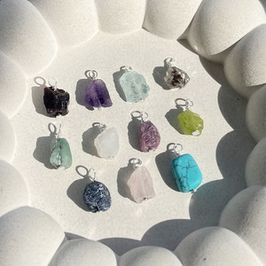 Pendentif en pierre de turquoise naturelle |   Charme bleu brut |   Fournitures de bijouterie en fil métallique - Product Image 6