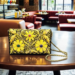 Bolso de mano elegante hecho a mano para mujer con intrincado bordado Zari para ocasiones especiales de Mujer Accesorios de monedero de fiesta - Product Image 3