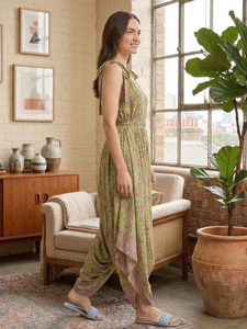 Vestido Dhoti Estampado Floral Verde para Mujer, Sin Mangas, Cuello en V, Poliéster, Estilo Occidental Contemporáneo - Product Image 2
