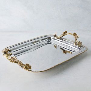 Elegante Bandeja Ovalada para Servir con Detalles en Hoja de Oro, Acabado Metálico Pulido, Uso Residencial - Product Image 4