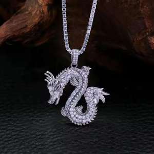 Collier unisexe Luxira Jewels en argent 925 plaqué rhodium avec pendentif dragon et micro-incrustation de moissanite taille brillant - Product Image 2