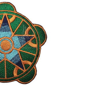 Écussons brodés professionnels faits à la main avec logo personnalisé en PVC et tissu pour vêtements, chapeaux, uniformes et accessoires - Product Image 4