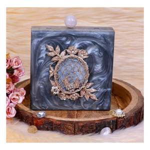 Bolso de Mano de Resina de Lujo Hecho a Mano para Centros de Mesa de Boda y Decoración de Mesa - Product Image 4