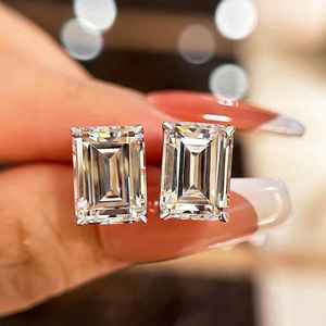 Pendientes de Diamantes Cultivados en Laboratorio con Corte Esmeralda, Oro Blanco de 14K, Forma Rectangular Clásica, Regalo de Aniversario para Ella, Joyería Fina Personalizada - Product Image 1