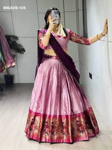 Ensemble Lehenga-Choli et Dupatta en soie traditionnelle indienne, dernier modèle, avec bordure tissée Kalamkari et broderie Zari, tenue ethnique - Product Image 6
