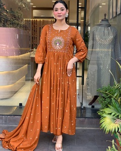 Pantalon ample en coton imprimé de créateur avec broderie florale, dupatta, tenue décontractée traditionnelle indienne pour fête, séchage rapide - Product Image 6