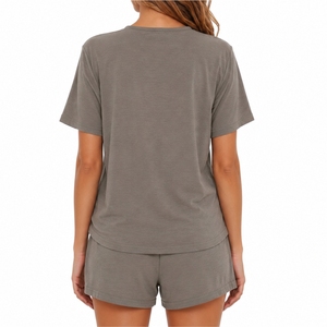 Ensemble T-shirt et short pour femme, style lounge haut de gamme, confortable pour tous les jours, mode décontractée moderne, coton doux, confort urbain - Product Image 3