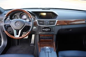 Mercedes-Benz E-550 4MATIC Sedán 2013 - Product Image 5