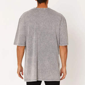 Camiseta gris al por mayor con lavado ácido para hombre, camiseta oversize de algodón con logo personalizado, camiseta gris desgastada oversize para hombre, camiseta vintage de algodón con lavado urbano. - Product Image 6