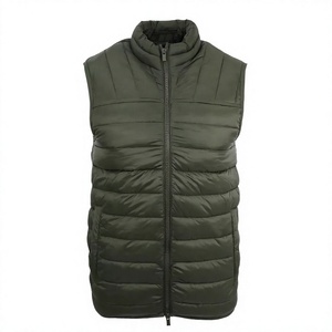 Gilet matelassé sans manches en polyester jaune moutarde avec fermeture éclair et col montant - Product Image 3