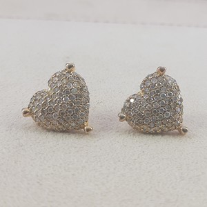 Boucles d'oreilles clous pour femme en diamant naturel taille ronde en forme de cœur, 1,17 carats au total, en argent sterling 925 plaqué or jaune, serti à griffes, tendance, vente en gros - Product Image 2