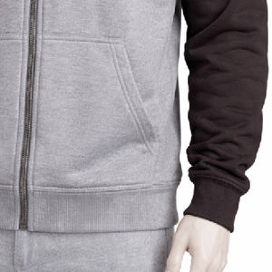 Sudadera con capucha y cremallera para hombre, con logo personalizado, diseño de bloques de color en tres tonos y paneles en contraste, de mezcla de algodón y forro polar de alto gramaje. - Product Image 6