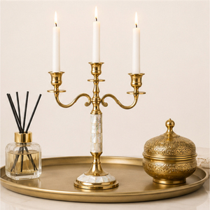 Candélabre de luxe à 3 bras en métal avec incrustation de nacre, élégant porte-bougie plaqué or pour centre de table de mariage - Product Image 4