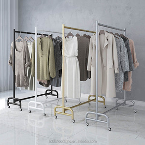 ชั้นวางเสื้อผ้าเหล็กสีขาวพร้อมรางล้อเคลื่อนย้ายได้ใช้ในโชว์รูมร้านค้าปลีกบรรจุในกล่อง - Product Image 4