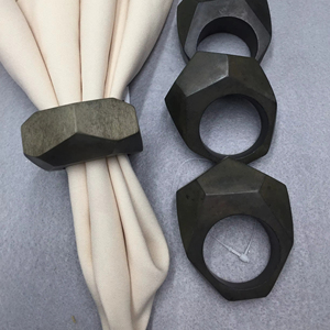 Anillos para Servilletas de Madera Oscura con Diseño Geométrico Moderno, Decoración Industrial para Mesa, Porta Servilletas Hexagonal de Madera Negra - Product Image 1