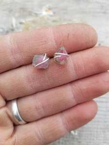 ต่างหูคริสตัลทัวร์มาลีนสั่งทำพิเศษ ต่างหูแบบมินิมอลทำมือ ของขวัญสำหรับเธอ - Product Image 5