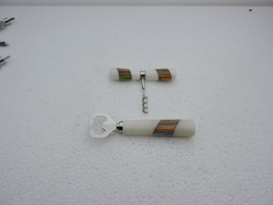 Abridor de botellas de diseño moderno y destornillador de acero inoxidable con mango de resina a un precio mayorista muy bajo. - Product Image 3