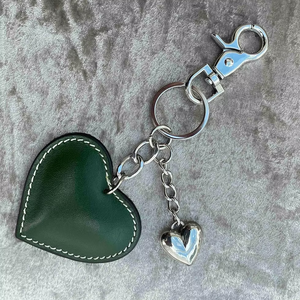 Llavero de Cuero Personalizado en Forma de Corazón Rojo Grabado, Elegantes Llaveros para Llaves, Gran Venta - Product Image 4