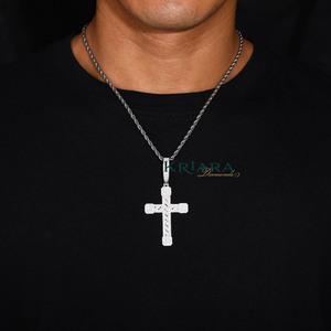 Colgante de Cruz de Moissanita en Plata 925 con Baño de Rodio, Estilo Hip Hop, Unisex, para Uso Diario - Product Image 2