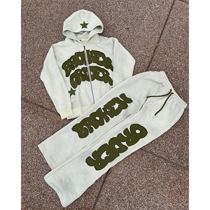 Nuevo Conjunto Deportivo con Bordado Desgastado de Primera Calidad en Venta - Product Image 1