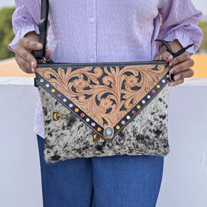 Bolso de Hombro de Cuero Auténtico con Diseño Artesanal y Grabado a Mano, Estilo Bohemio, Multiusos para Mujer - Product Image 1