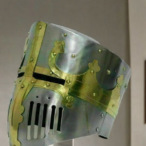 Casco Medieval Templario Grande, Redondo, Grabado en Relieve, de Metal Fundido a Presión, Calibre CH18, Coleccionable - Product Image 1