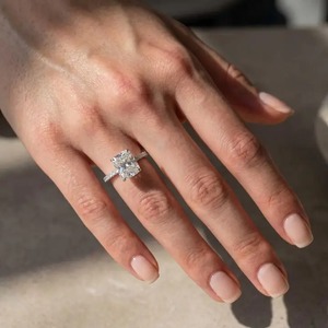 Anillo de Compromiso con Halo Oculto de Corte Radiante, Diseño Premium, Chapado en Oro Blanco de 18K, Plata de Ley 925, Moissanita con Claridad VVS, 8*10mm, 4 - Product Image 2