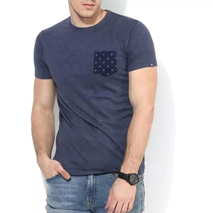 T-shirt à col rond bleu marine avec poche et Design classique de coupe musculaire, t-shirts simples et élégants - Product Image 1