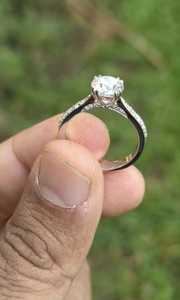 Anillo de Compromiso Minimalista de Oro de 14K con Diamante Natural de 1.00CT y Diamantes Laterales, Certificado IGI - Product Image 5