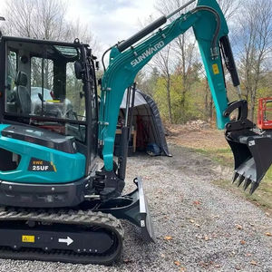 Excavadora de cadenas usada confiable de 3 toneladas, color amarillo, con pocas horas de operación y cabina completamente cerrada para proyectos de servicios públicos. - Product Image 1