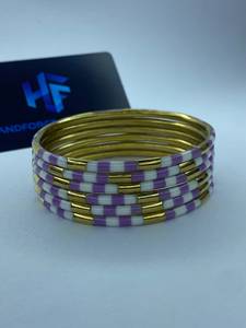 Bracelets Artisanaux Indiens en Laiton et Résine Handforge Global Impex - Mode Ethnique de Luxe Contemporaine pour les Occasions Festives Féminines - Product Image 1